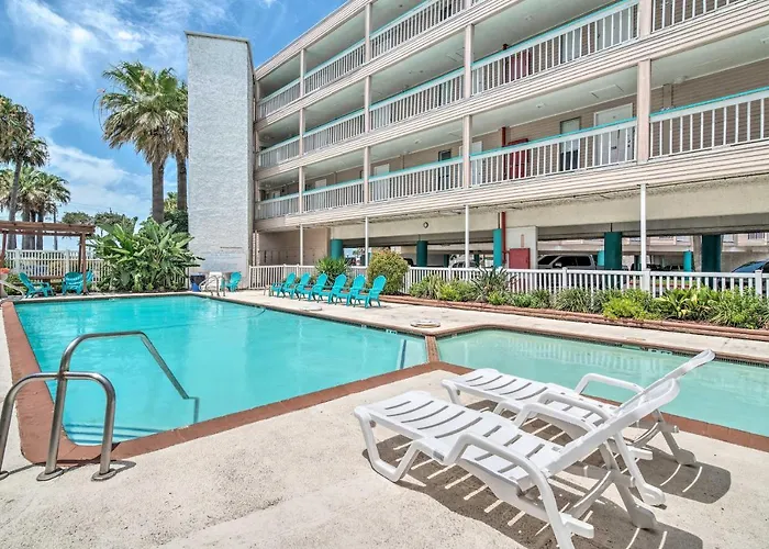 Beachside Corpus Christi Condo With Amenities!