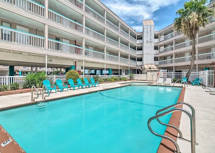 Beachside Corpus Christi Condo With Amenities!
